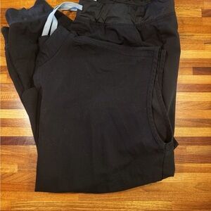 Figs Black Scrub Set